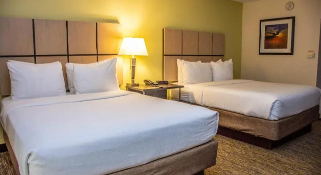 Студия Candlewood Suites Overland Park W 135th St by IHG