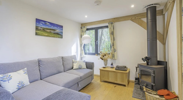 Alfriston Woodland Cabins - Foxes Hollow-hot Tub
