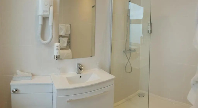 Двухместный номер Standard с видом на море The Empress Hotel