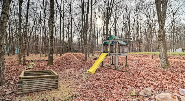 Коттедж с 5 комнатами Game Room & Lake Access: Albrightsville Home!