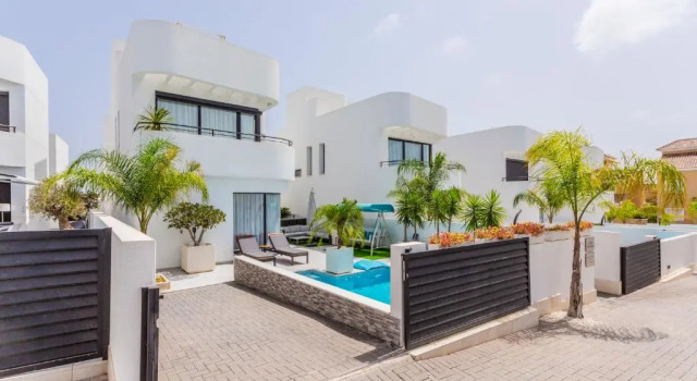 Stylish Villa 2018,Pool,3B.R.Wifi,Netflix, Book Villa San Fulgencio Valencia Community