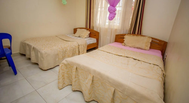 Standard famille chambre avec balcon Kings Hotel Kabale