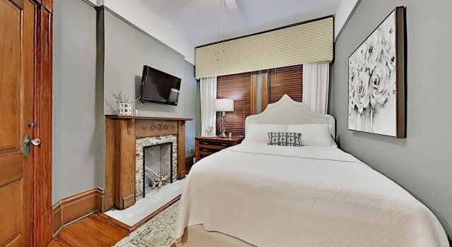 The Simon: Historic W/ Wraparound Porch 4 Bedroom Home, Rezerwuj Dom wakacyjny Domki letniskowe w Savannah, Domek