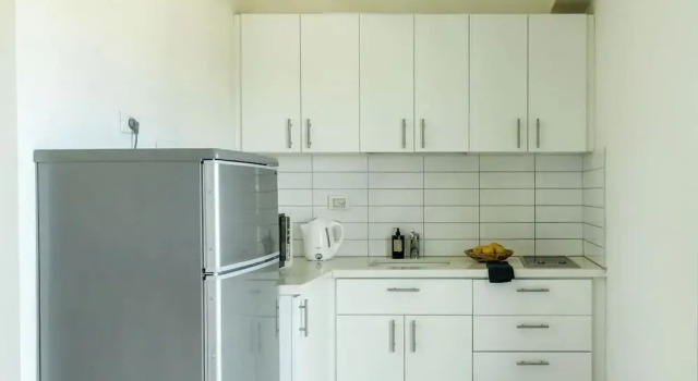 Studio apt w balcony and Kitchen, Забронировать Апартаменты/квартира Тель-Авив Тель-Авивский округ, рядом с Парк Яркон