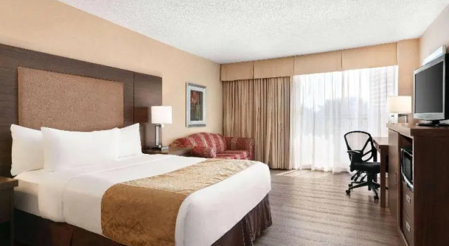 Двухместный номер Ramada by Wyndham Belleville Harbourview Conference Center
