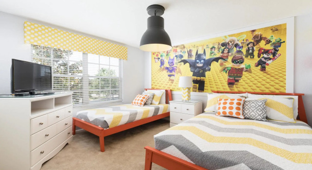 6BR Villa Near Disney w South-facing Pool spa