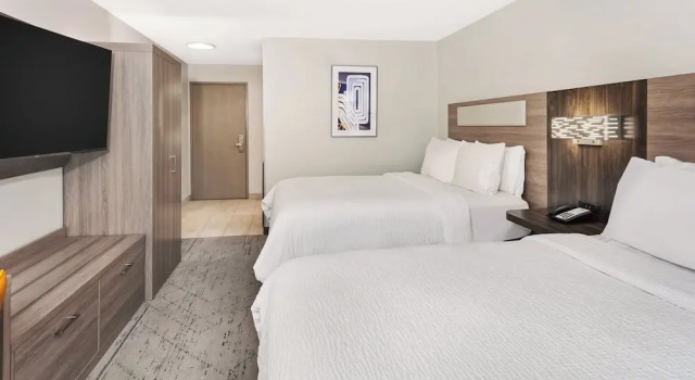 Четырёхместный номер Standard Holiday Inn Express Hotel & Suites Bloomington-Normal University Area by IHG