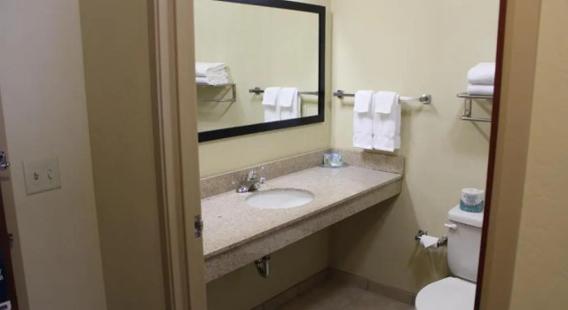 Четырёхместный номер Standard Cobblestone Inn & Suites - Rugby