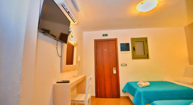 Двухместный номер Economy OMIROS HOTEL