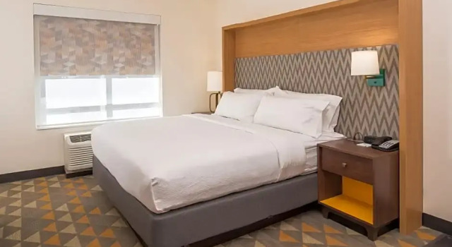 Номер Premium Holiday Inn Joplin by IHG