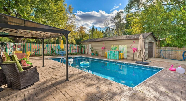 Коттедж Boat Dock & Backyard: 'rock River Retreat'