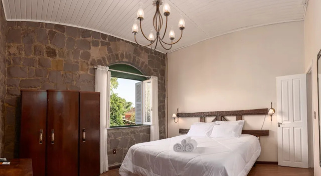 Casa de Pedra - Vinícola Mena Kaho, Забронировать Гостевой дом Гостевые дома Serra Gaucha, Гостевой дом