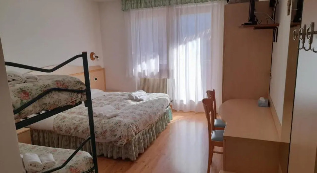 Четырёхместный номер Standard с балконом Hotel Maffei