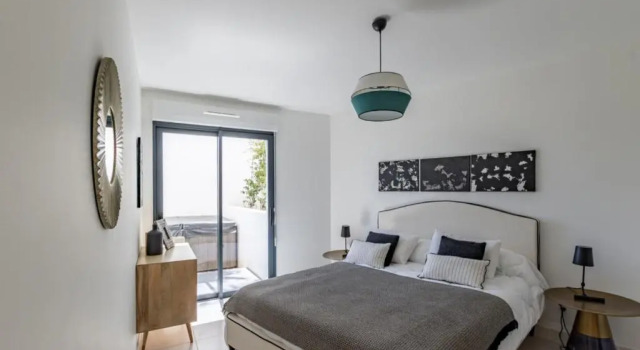 Modern apt with BALCONY at 1mn walk from the BEACH