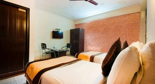 CharanPahari Hotel, Забронировать Отель Отели Нью-Дели с завтраком, Завтраки