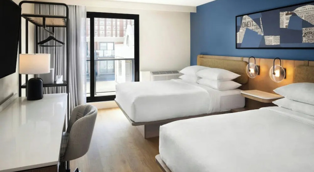 Четырёхместный номер Standard с балконом и с видом на внутренний двор Delta Hotels by Marriott Halifax Downtown