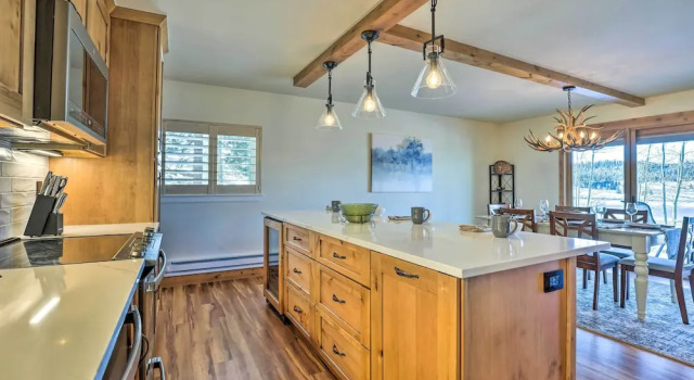 Апартаменты Mtn/lake Views & 3 Mi to Skiing: Dillon Condo