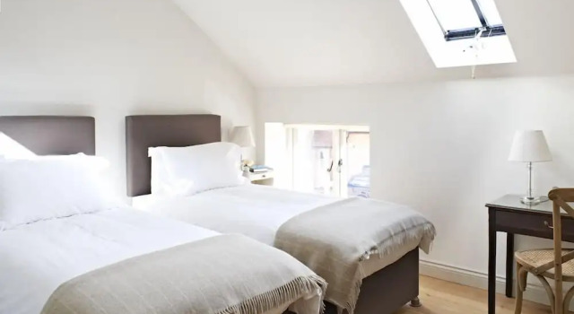 Manor Farm Courtyard Cottages, Забронировать Фермерский дом Отели Котсуолда с парковкой, Парковка
