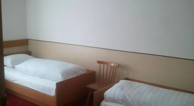Четырёхместный номер Standard с балконом Hotel Lux
