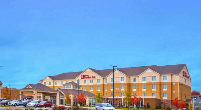 Кровать в общем номере Hilton Garden Inn Fayettevile