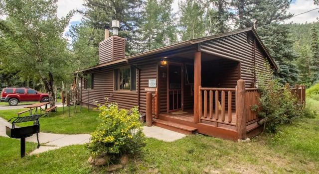 Номер Standard c 1 комнатой Castle Mountain Lodge
