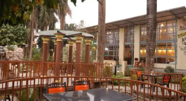 Royal Tiger Luxury Resort, Забронировать Курортный отель Саураха провинция Багмати-Прадеш