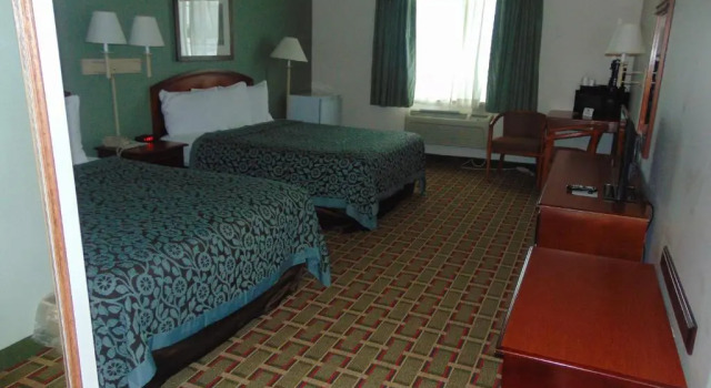 Четырёхместный номер Standard Days Inn by Wyndham Pentwater