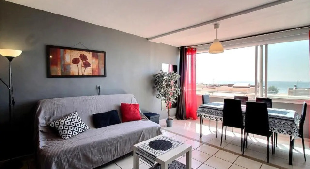 Agreable studio-cabine vue mer 4 personnes à 20 m de la plage