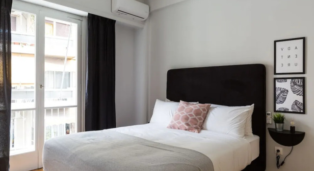 UPSTREET Acropolis Core Bright Modern Apt, Забронировать Апартаменты/квартира Отели Афины с парковкой, рядом с Одеон Герода Аттического, Парковка