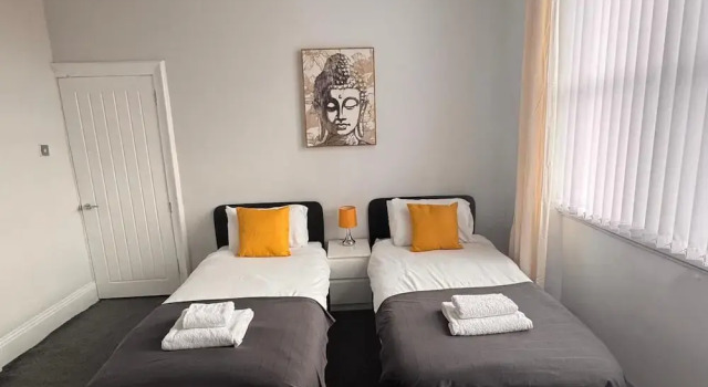 House - Sleeps 6 - Pet Friendly - Garden - Parking, Забронировать Отель Отели Ньюкасл-апон-Тайн 3 звезды, рядом с Baltic Flour Mills, 3*