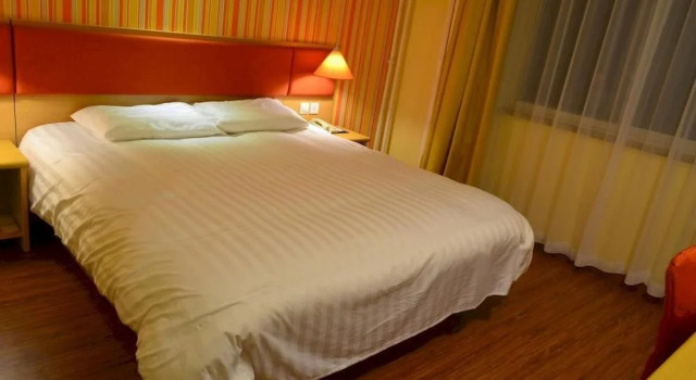 Home Inn Beijing Dongba Airport No. 2 Expressway, Book Hotel Hoteller i Beijing Province med parkering, Parkering