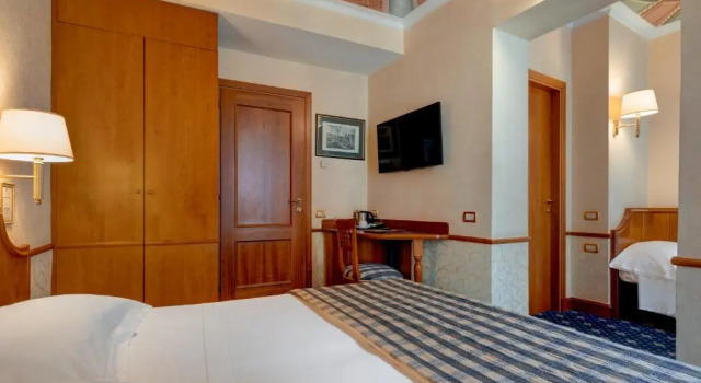 Трёхместный номер Standard с балконом Hotel Amalfi