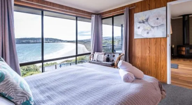 Stones Throw, Book Hotel Primrose Sands Tasmania
