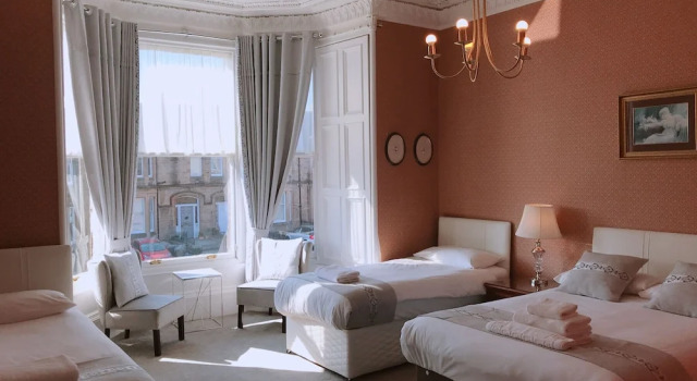 Трёхместный семейный номер Standard Alexander Guest House