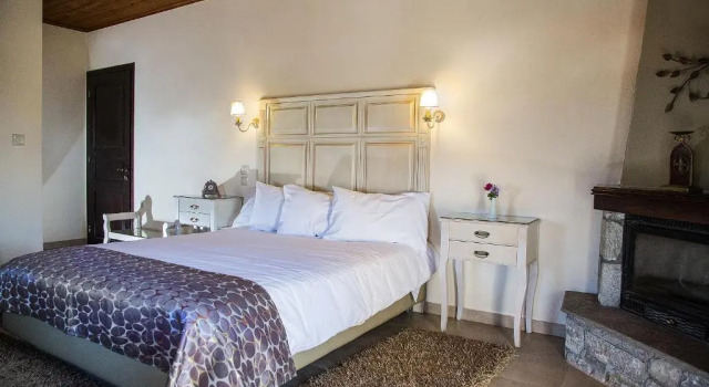 Χρυσοπελεια - Chrisopeleia Lake View, Book Hotel Neochori 