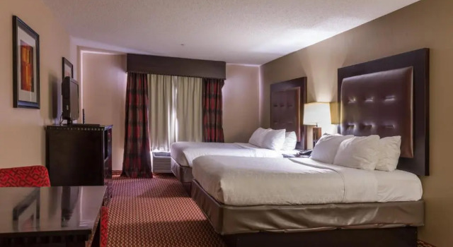Четырёхместный номер Standard Holiday Inn Express Hartford-Newington by IHG
