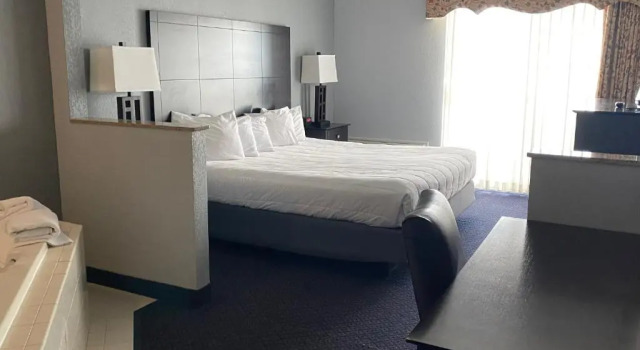 Люкс с видом на озеро Lakeside Resort & Conference Center