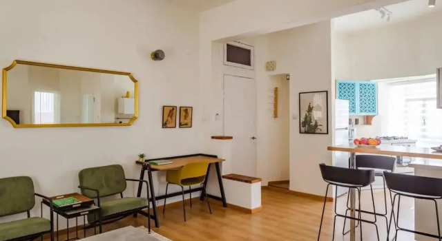 ^Superior 1 BR in the heart of the old north^, Забронировать Отель Тель-Авив Тель-Авивский округ, рядом с Площадь Рабина