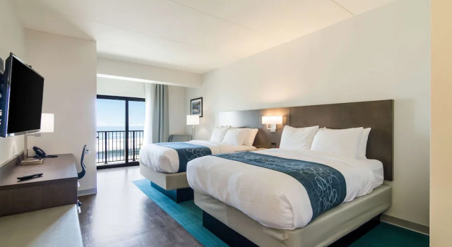 Четырёхместный номер Standard с балконом Comfort Inn & Suites Gulf Shores East Beach near Gulf State Park
