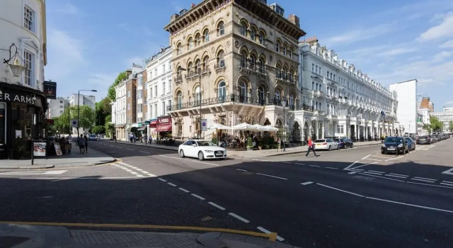 Spacious 2BR Flat in Kensington, Забронировать Отель Отели Англии 3 звезды, 3*