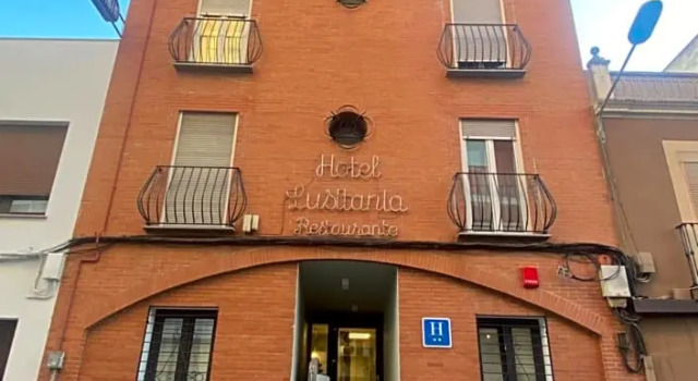 Hotel Lusitania, Centro Ciudad, Parking Privado, Забронировать Отель Отели Мерида с парковкой, рядом с Национальный музей римского искусства, Парковка