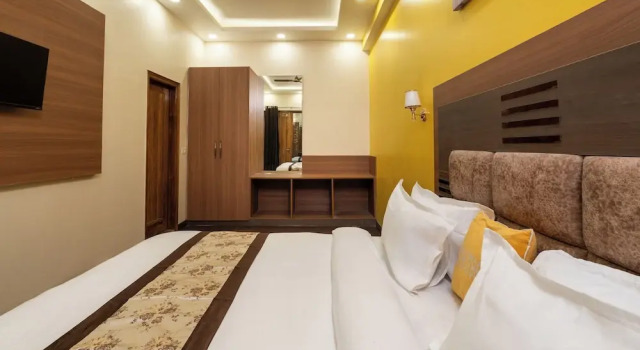 Апартаменты Luxury Lime Tree Hotel & One BHK Serviced Apartment - Noida Sector 50 Metro