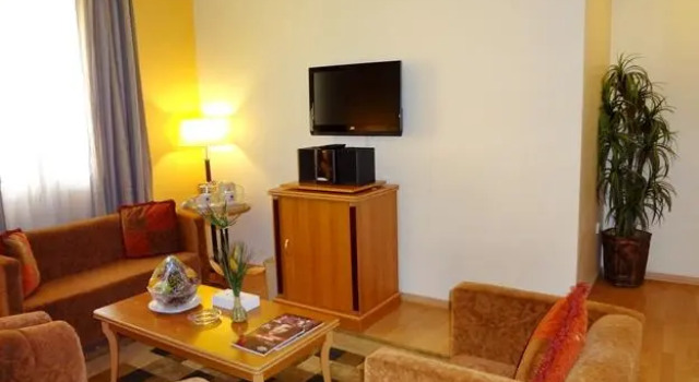 Люкс с 2 комнатами Le Royal Express Salmiya