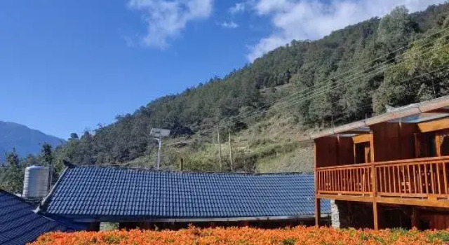 Qifengshan Homestay, Buchen Sie Hotel Shangri-La Yunnan