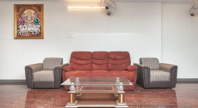 Sri Surya Guest Inn By OYO Rooms, Boek Pension Nellore Andhra Pradesh