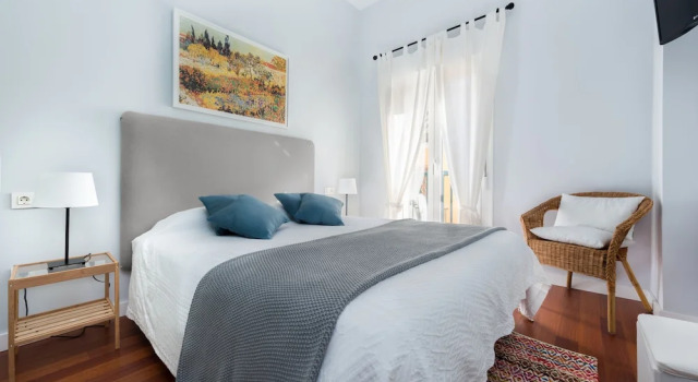 Cozy & Bright 2 BD Apartment in a Wonderful Location. Plaza Nueva