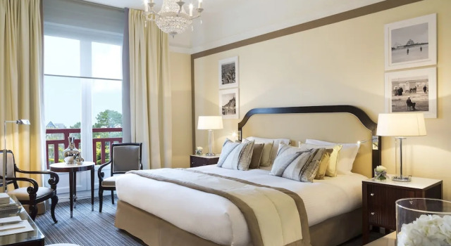 Номер Superior Hôtel Barrière LHermitage