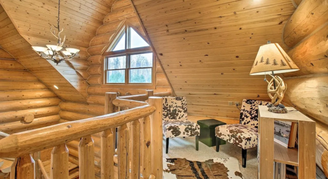 Коттедж с 6 комнатами с балконом 14 Mi to Slopes: Lodge on 104 Acres in Boyne City