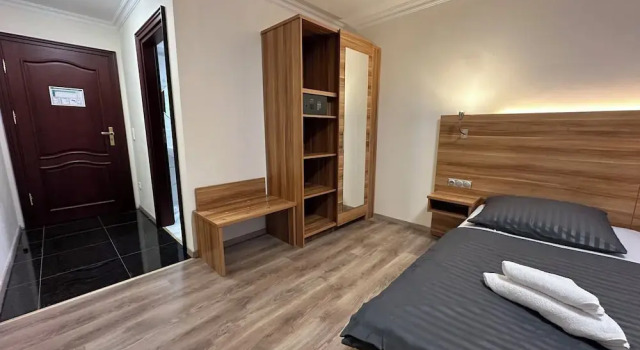 Mher Edaryan, Varaa Hotelli Hotellit Baijeri pysäköinnillä, Pysäköinti