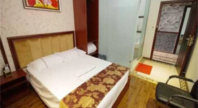 Qiqi Business Inn, Rezerwuj Hotel Yibin 